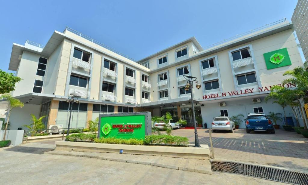 Hotel H Valley Янгон Экстерьер фото