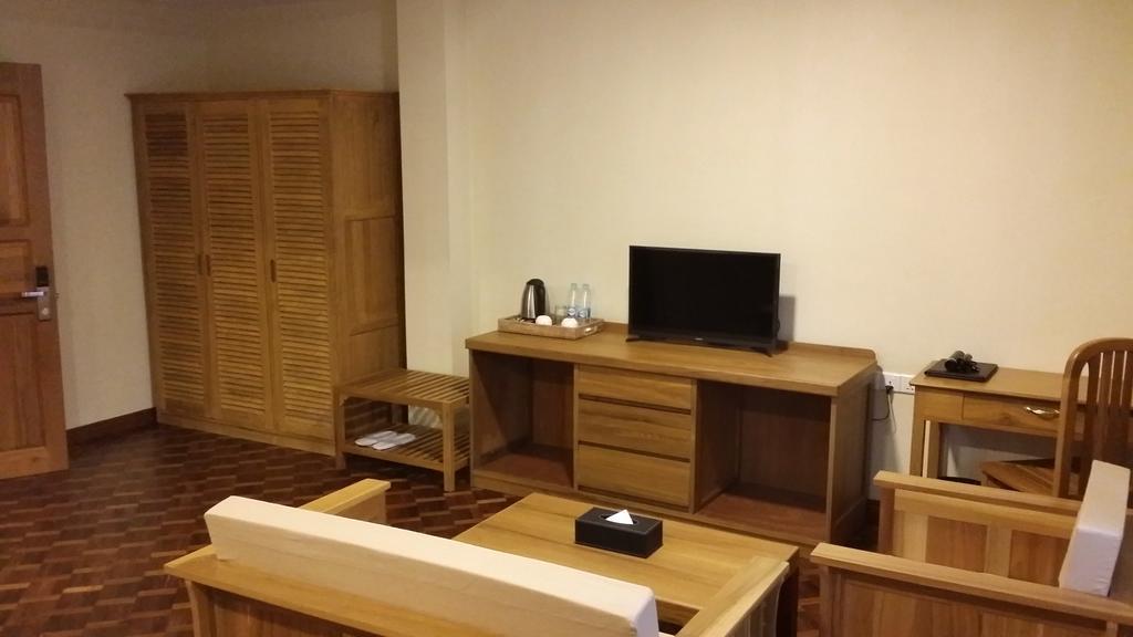 Hotel H Valley Янгон Экстерьер фото