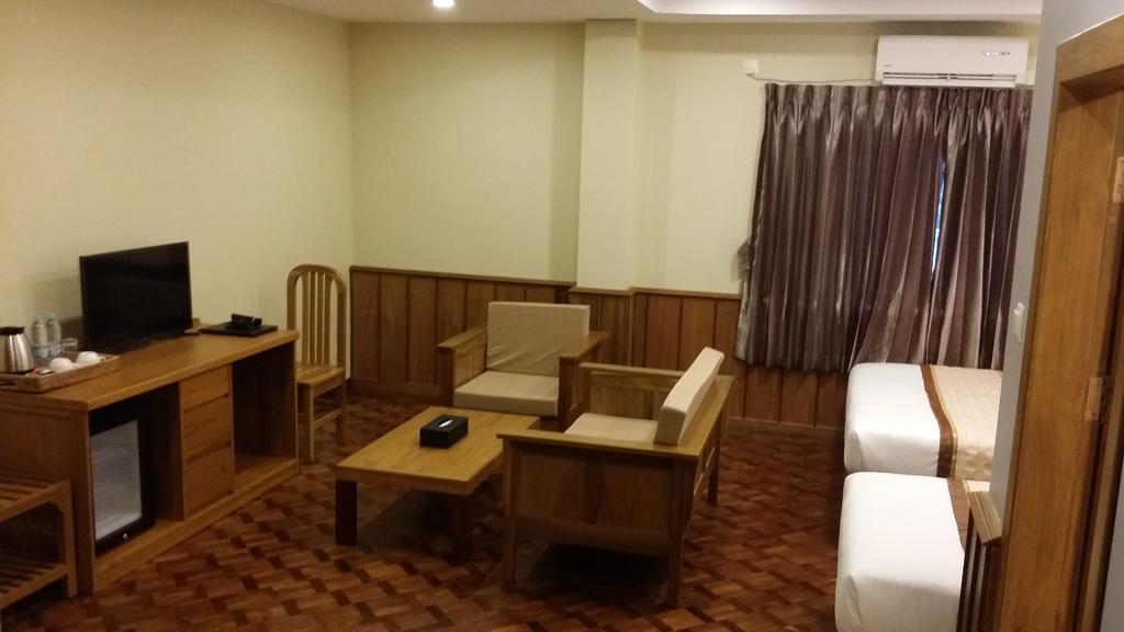Hotel H Valley Янгон Экстерьер фото