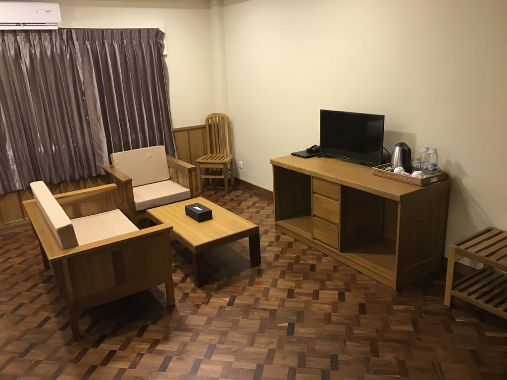 Hotel H Valley Янгон Экстерьер фото