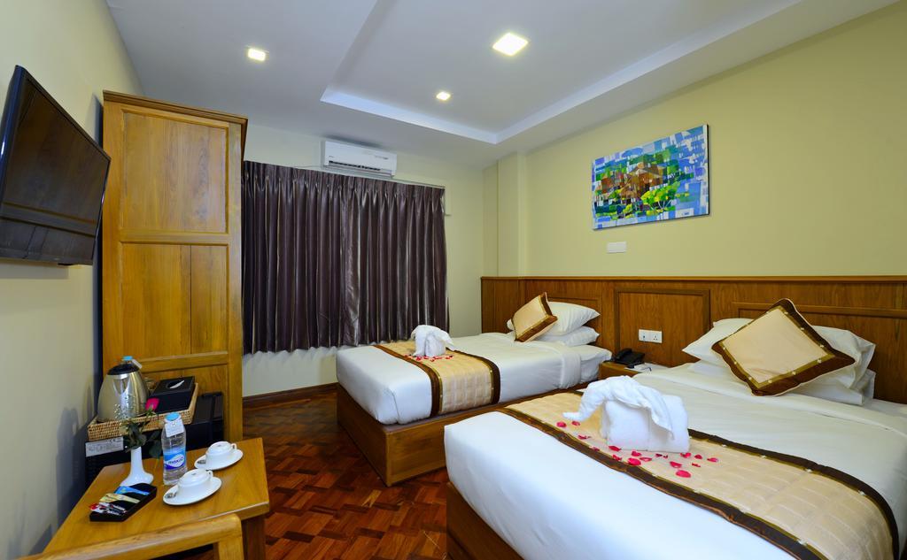 Hotel H Valley Янгон Экстерьер фото