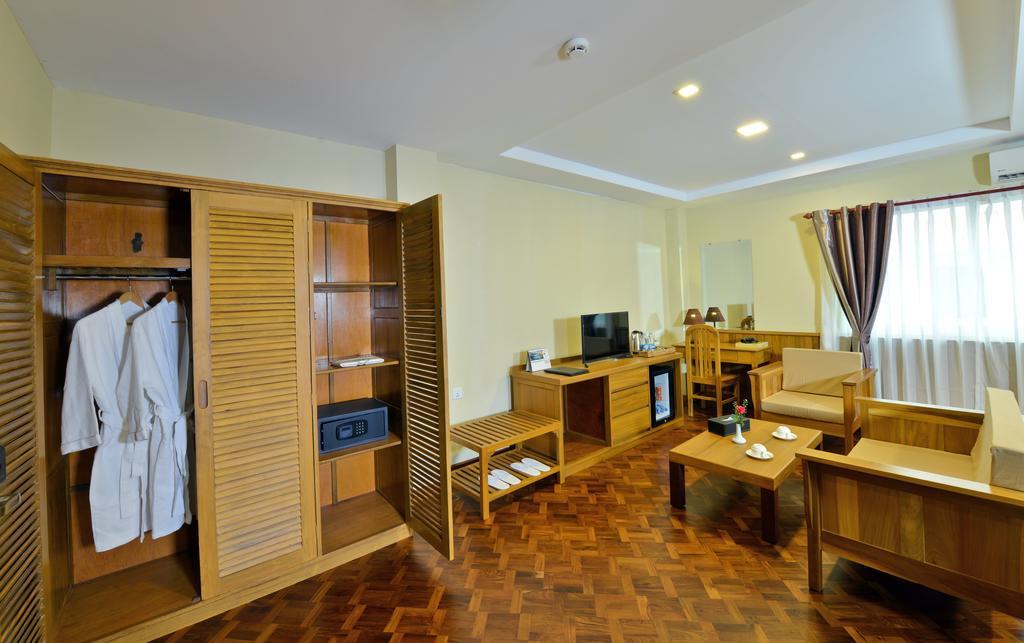 Hotel H Valley Янгон Экстерьер фото