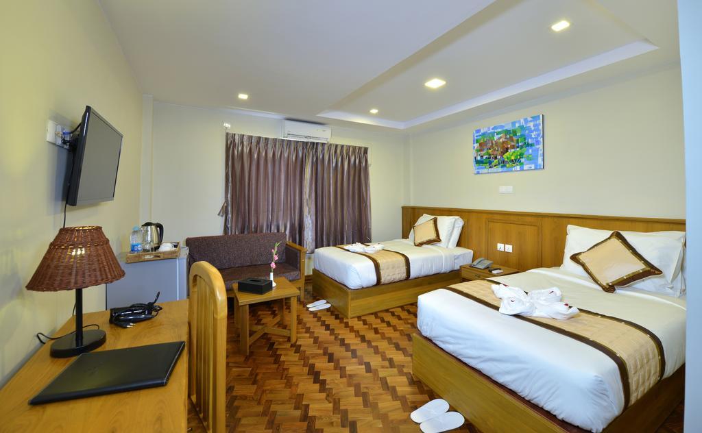 Hotel H Valley Янгон Экстерьер фото