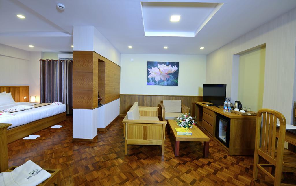 Hotel H Valley Янгон Экстерьер фото