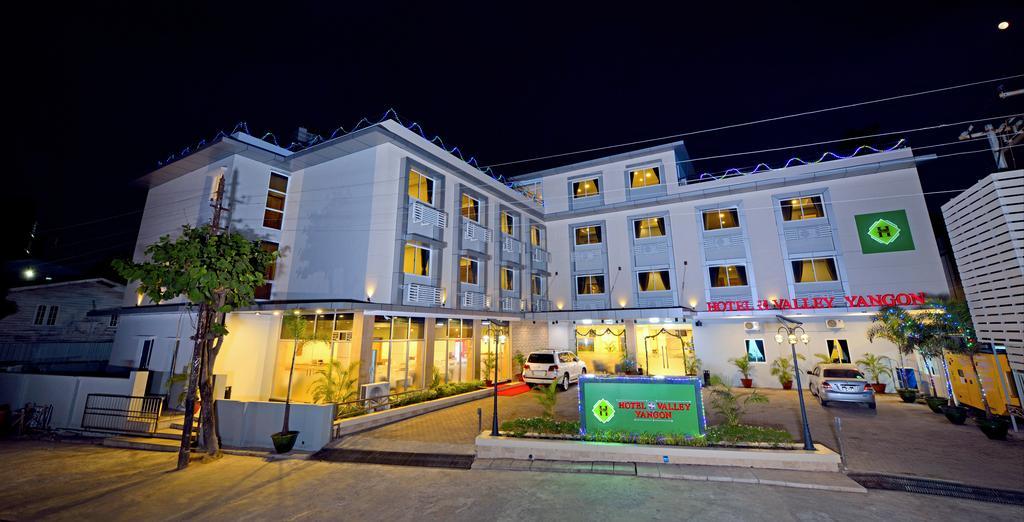 Hotel H Valley Янгон Экстерьер фото