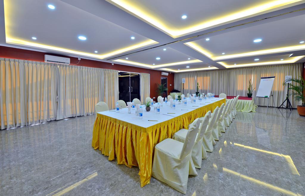 Hotel H Valley Янгон Экстерьер фото
