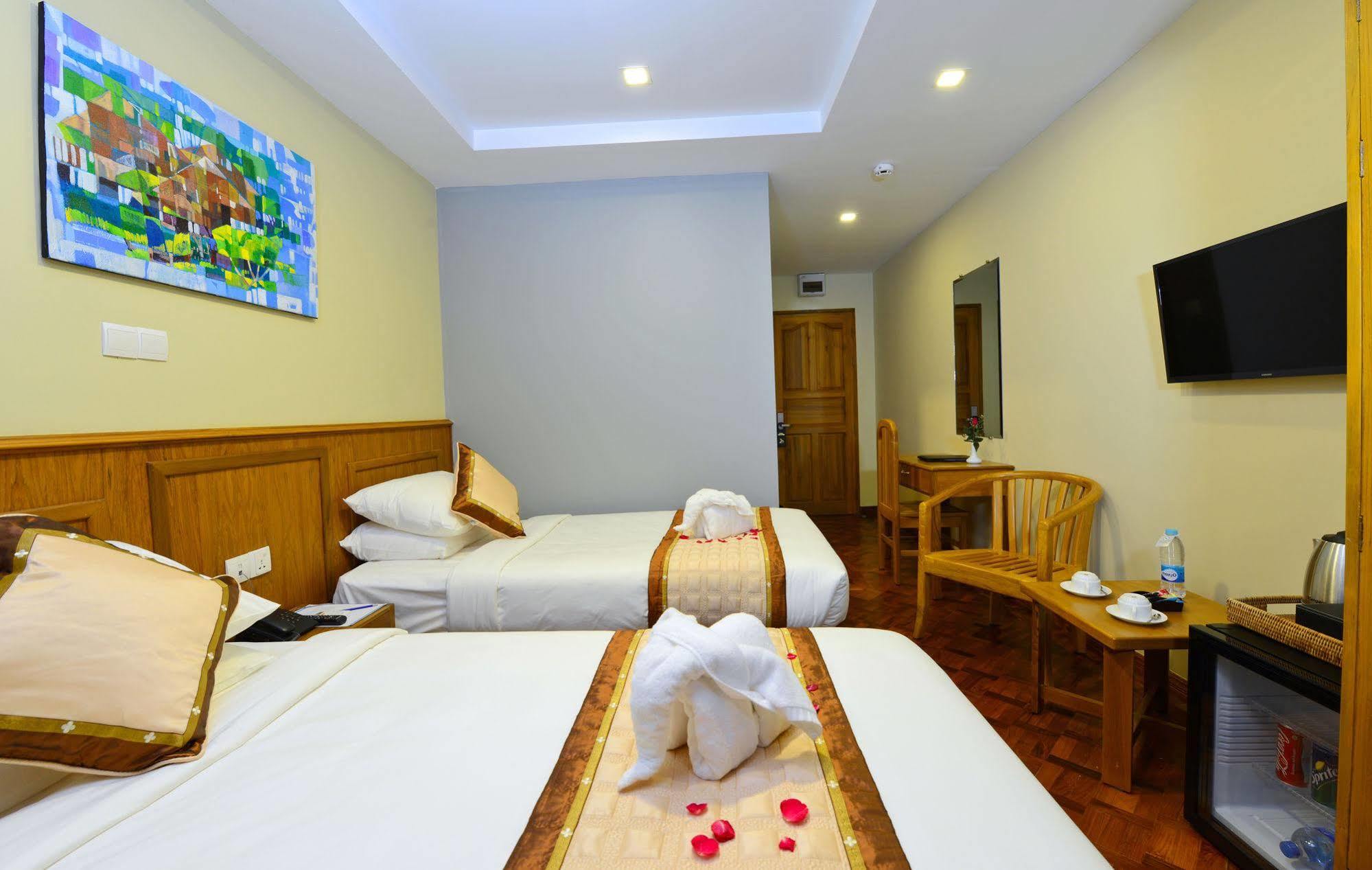 Hotel H Valley Янгон Экстерьер фото